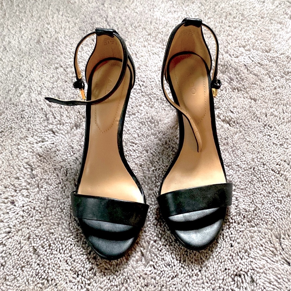 Aldo simple black heel. Only worn once!
